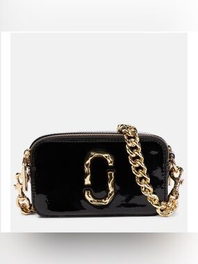 Marc Jacobs The Specchio Snapshot Camera Bag. Black Patent/Gold.